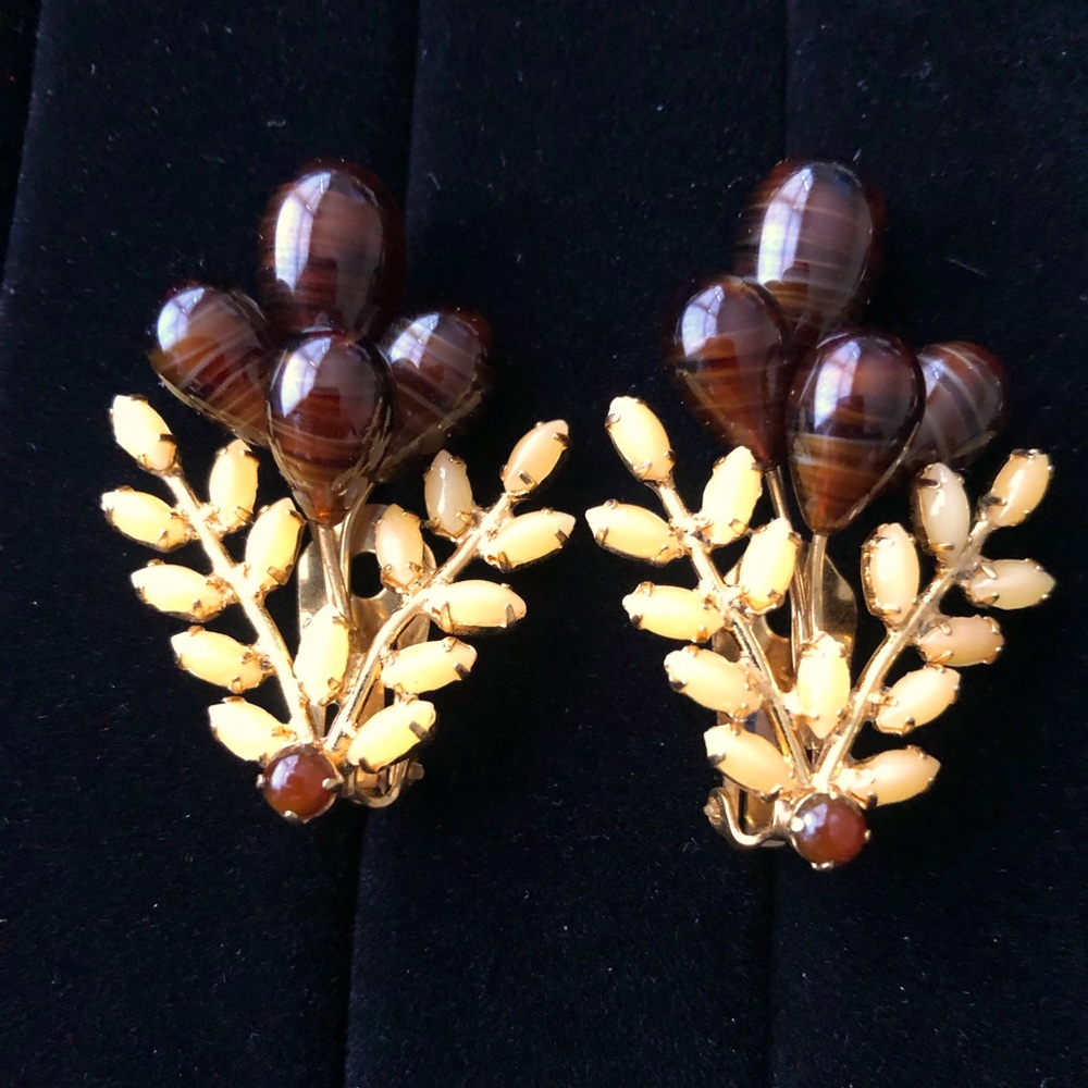 Stunning VINTAGE Estate floral clip-on EARRINGS